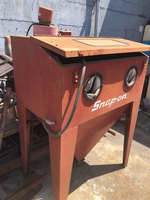 SNAP-ON SAND BLAST CABINET AND TOP OPENING