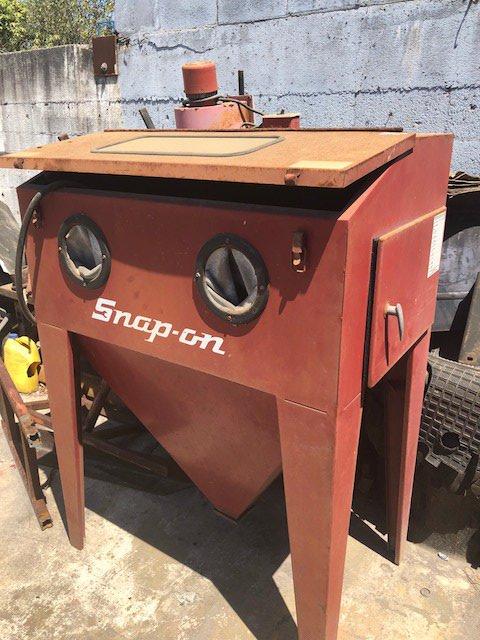 SNAP-ON SAND BLAST CABINET AND TOP OPENING