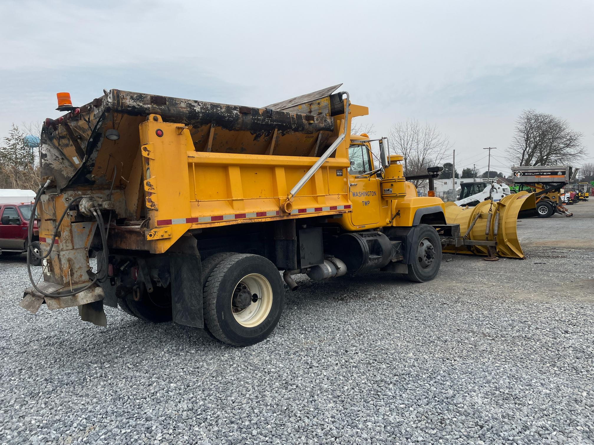 2000 Mack RD690P Dump Truck W/ Plow/Salt Spreader