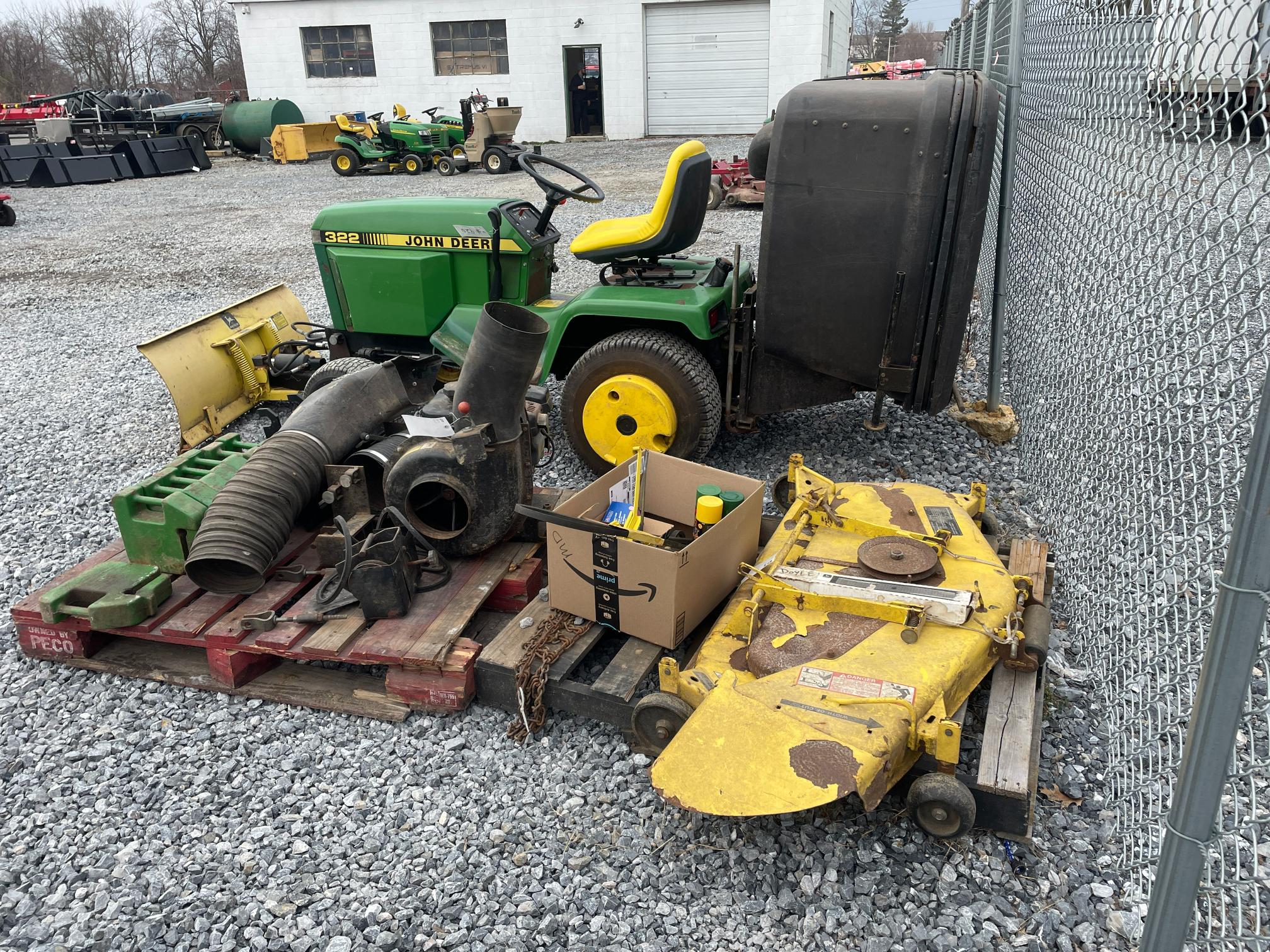 John Deere 322 Hydrostatic Lawn Tractor