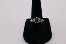 2.0 g. Sterling silver ring size 7.5