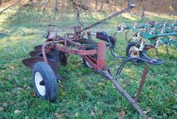 International #70 3-bottom plow (3-14"), good molborgs, new tires on front with new tubes, hydraulic