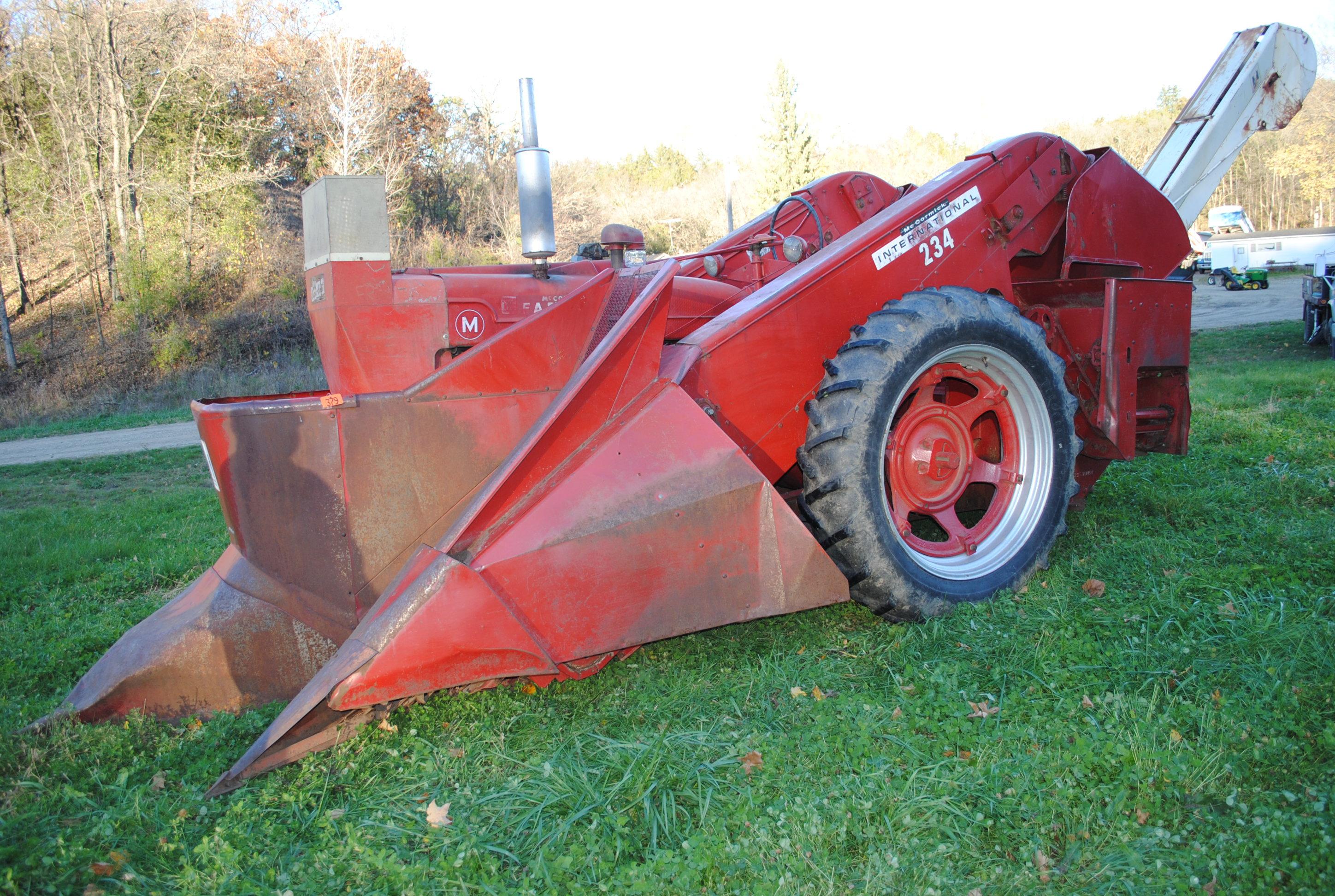 Farmall "M" with IH 234 mounted corn picker with super snoot, 12 volt, very good Firestone tires, ru