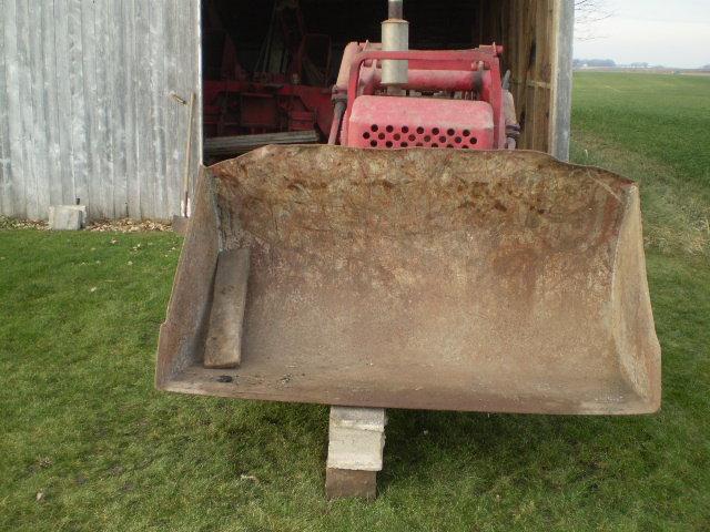 IH TD9 Crawler with Hough Tractor Shovel. Ran when backed in the shed a few years ago. Not running n