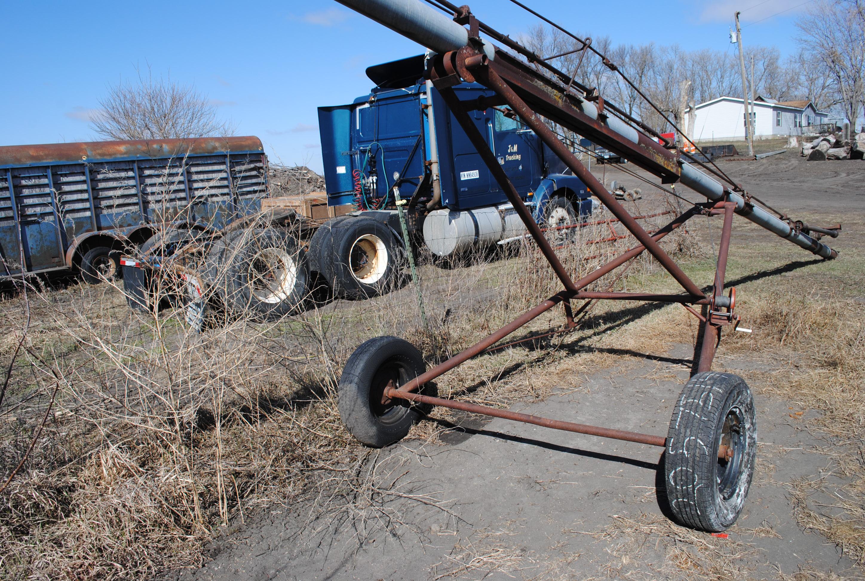 6"x40' approx. PTO Driven Auger. New tube in one tire.