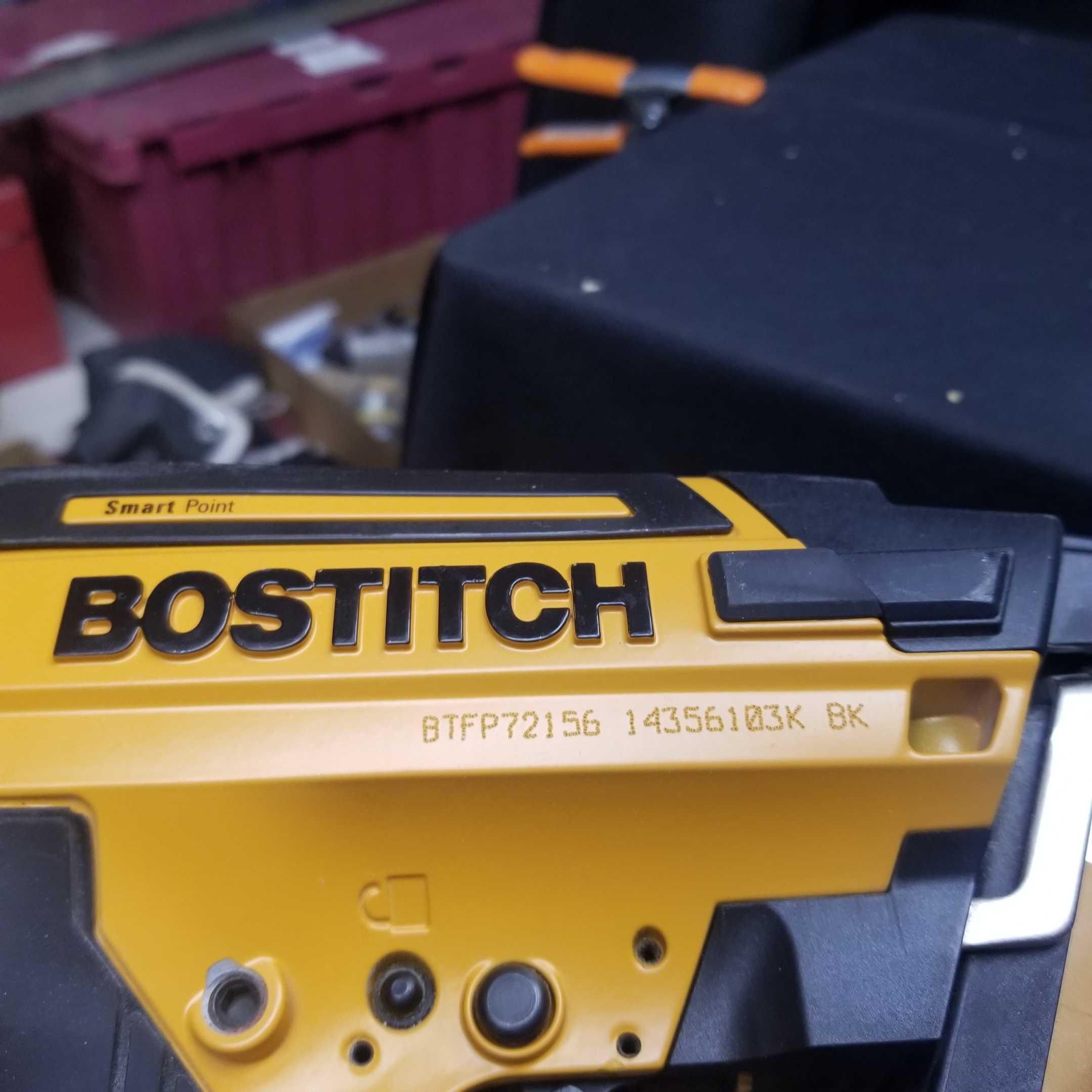 Bostitch Pneumatic Finish Nailer with box of 2'' 15 gauge nails