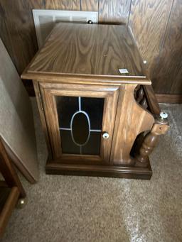 Pair of end table, nice and heavy.