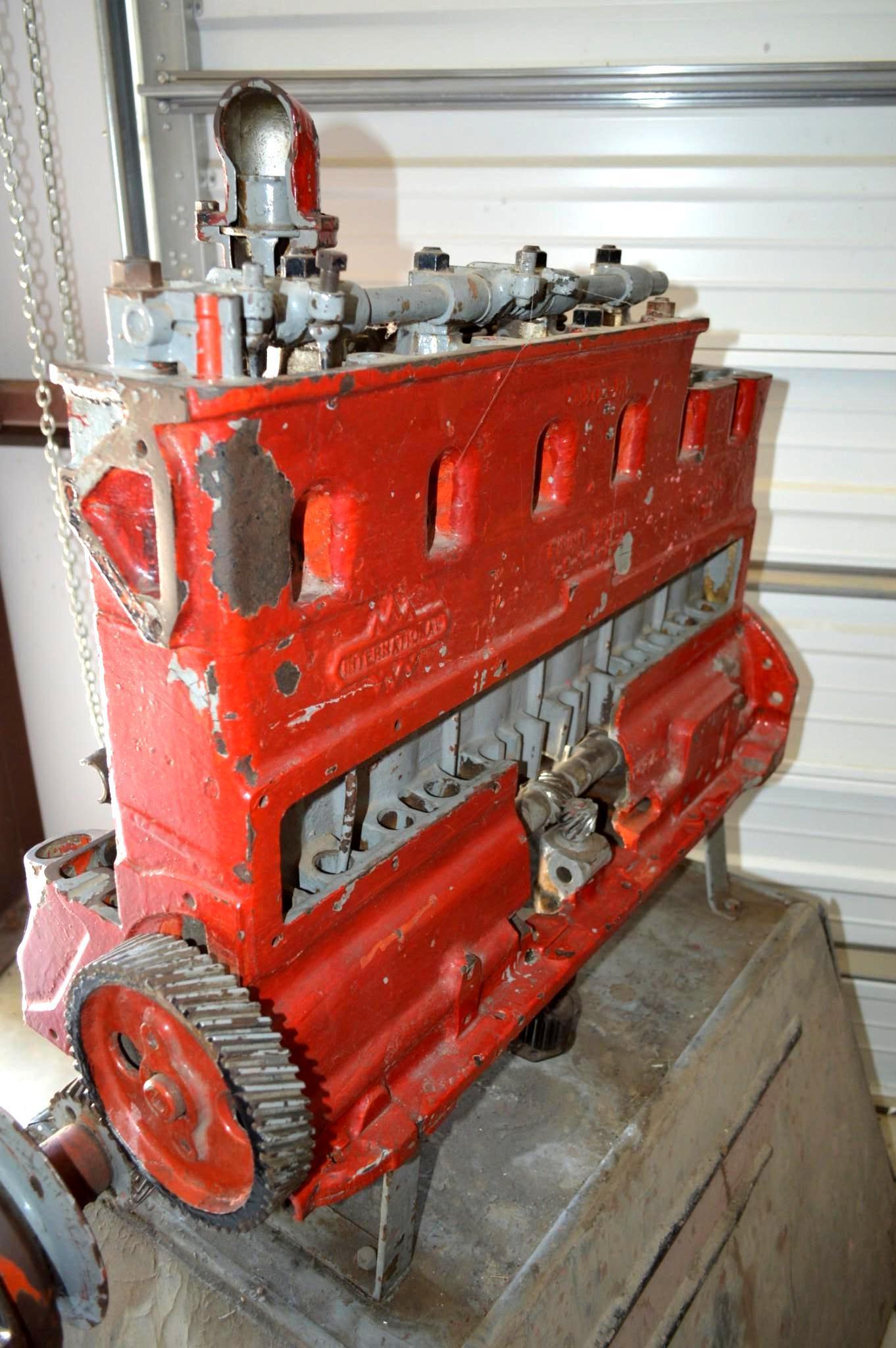 International Motor on Stand - Cut for Display/Viewing