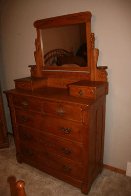 Oak Spoon Carved 5 Dwr. Dresser w/Hankie Dwrs & Lamp Shelves