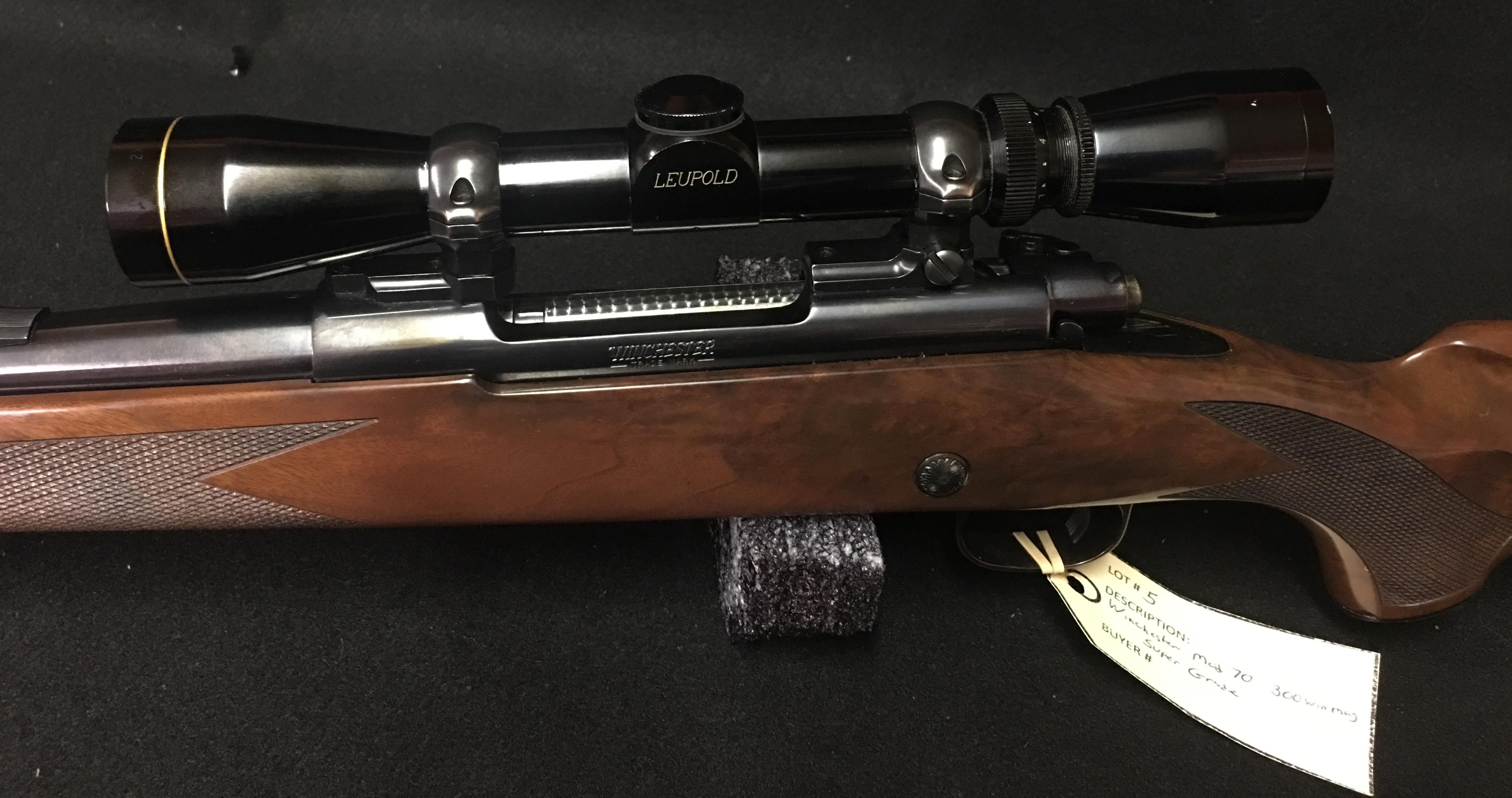 Winchester Model 70 300 Win Mag Super Grade w/Leupold Scope