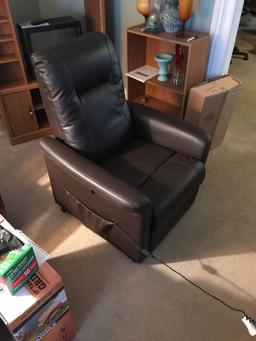 Vinyl lift chair. Nearly new 1 1/2 mo old,