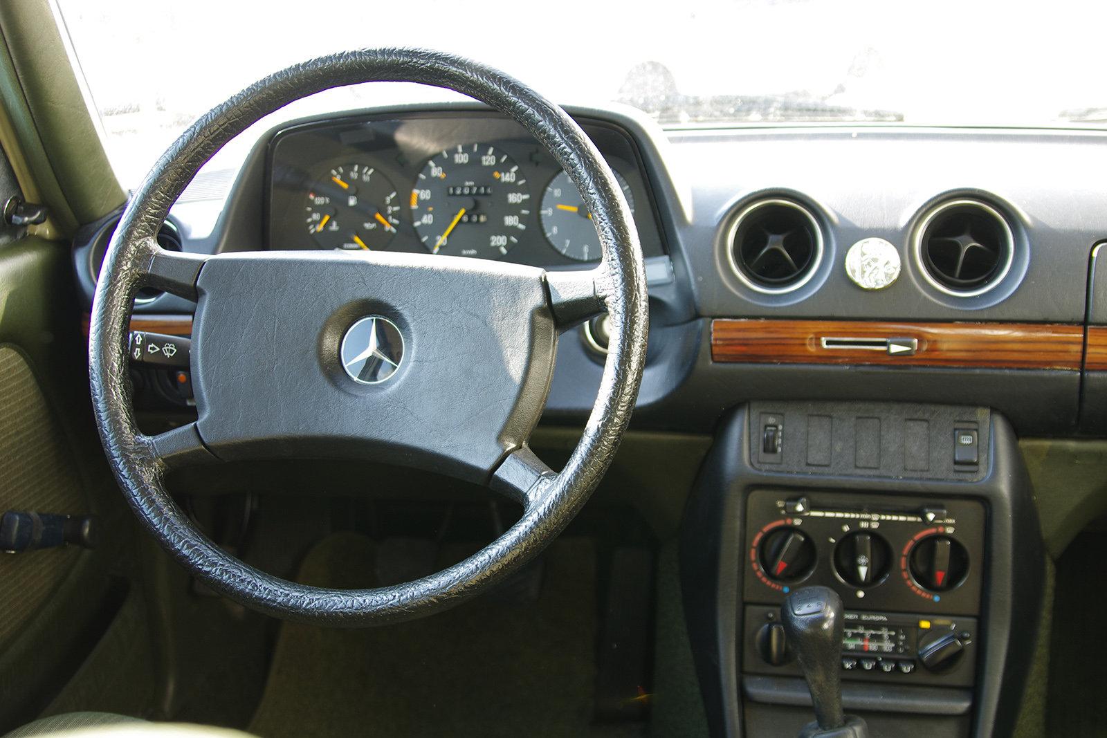 Mercedes-Benz 200 (W123)