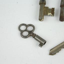 Skeleton Keys - Vintage Ford Keys - Advertising Holder - License Plate Tags