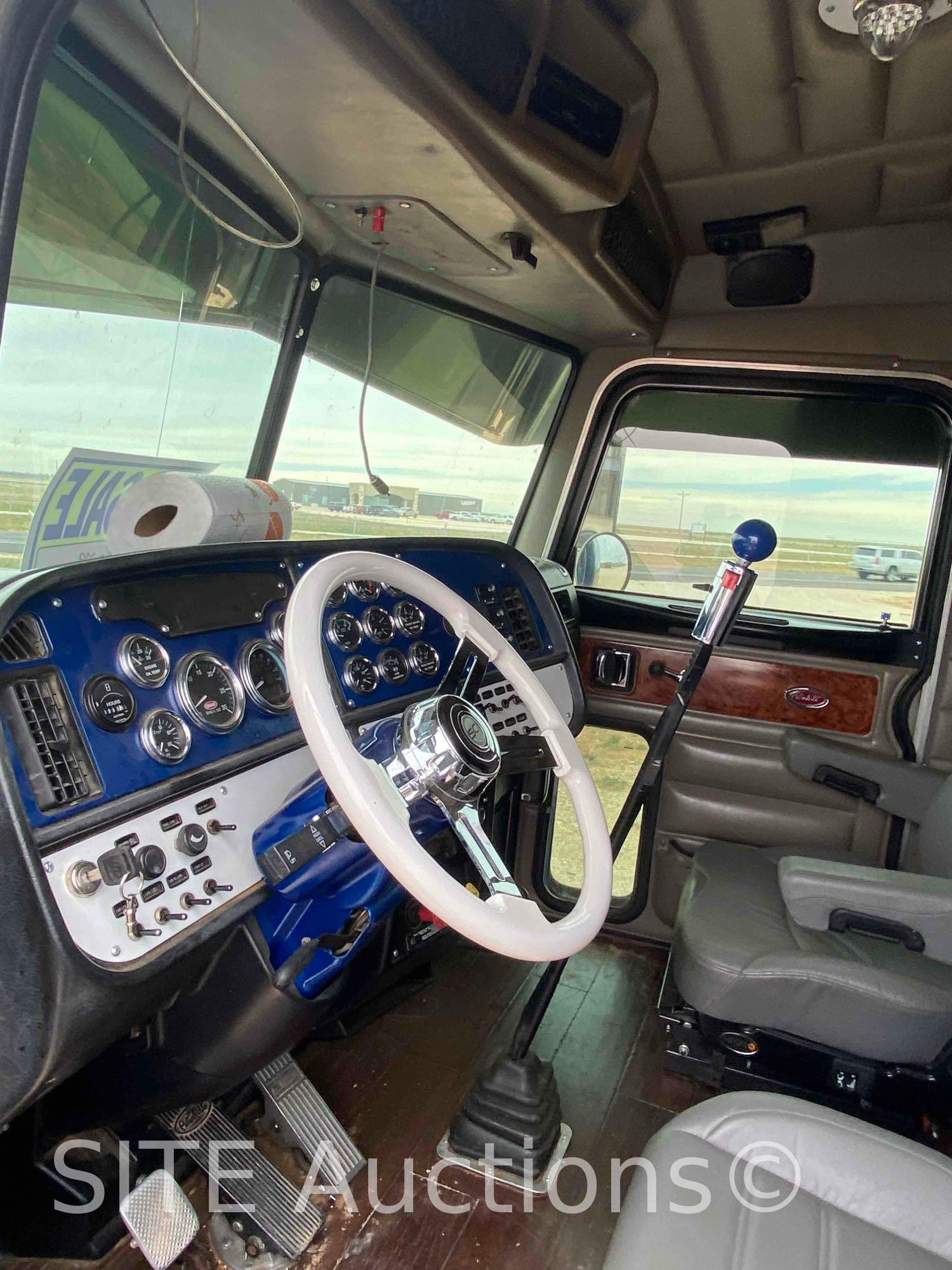 2005 Peterbilt 379 T/A Sleeper Truck Tractor