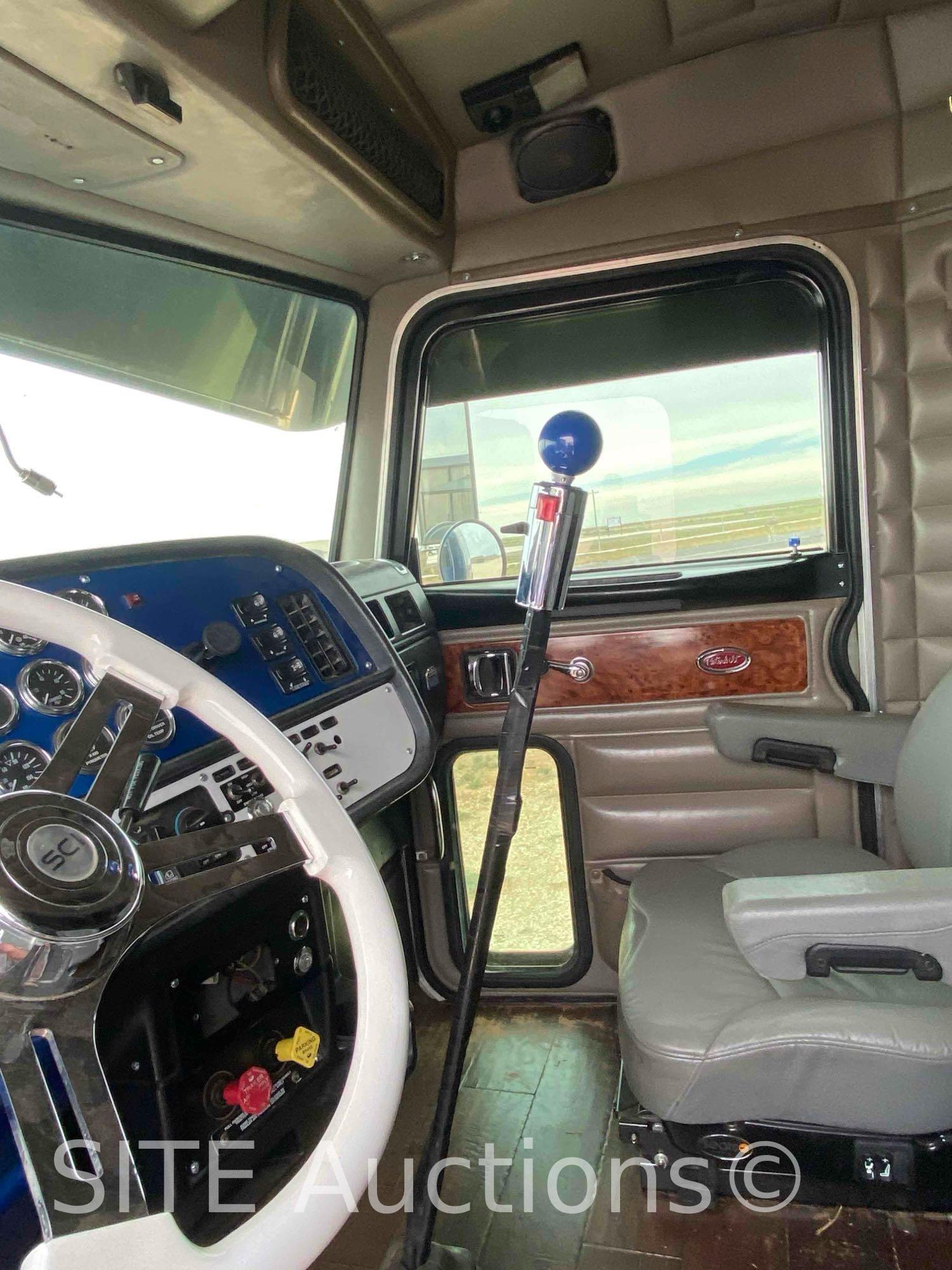 2005 Peterbilt 379 T/A Sleeper Truck Tractor
