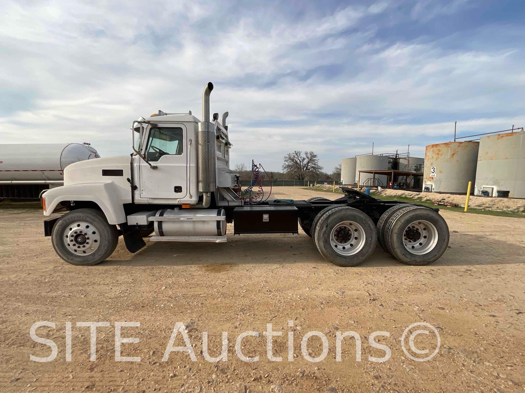 2006 Mack CHN613 T/A Daycab Truck Tractor