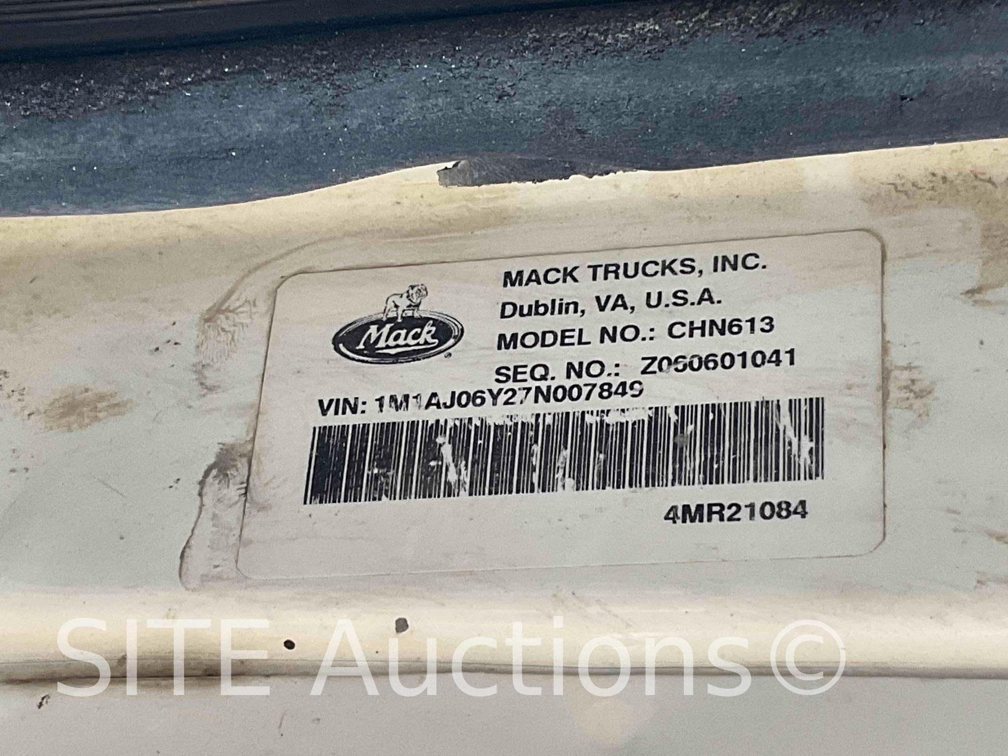 2007 Mack CHN613 T/A Daycab Truck Tractor