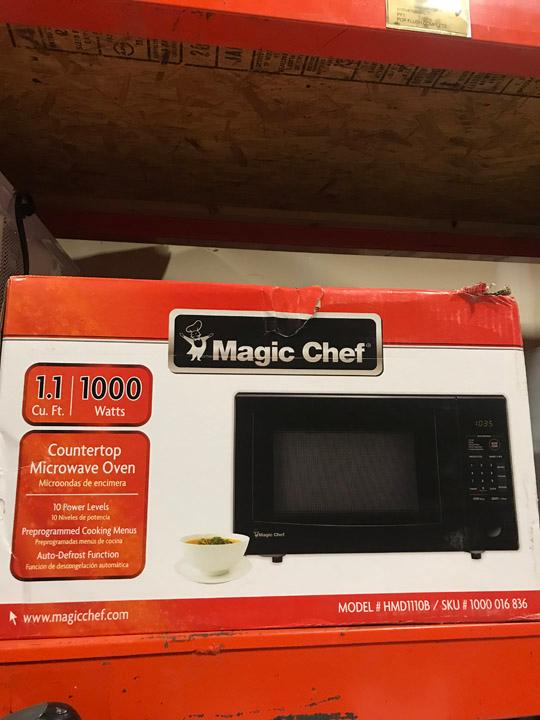 Magic Chef 1.1 cu. ft. Countertop Microwave in Black. $80 MSRP