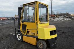 YALE FORKLIFT W/7,524 HRS, 4750# LIFT, CAB, GAS