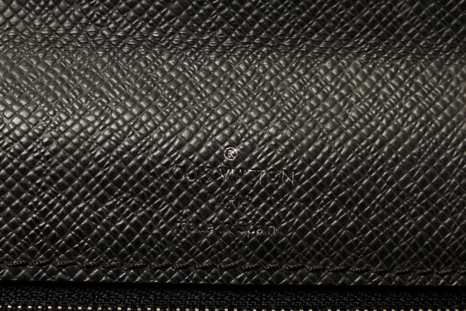 Louis Vuitton Black Taiga Leather Belaia Clutch