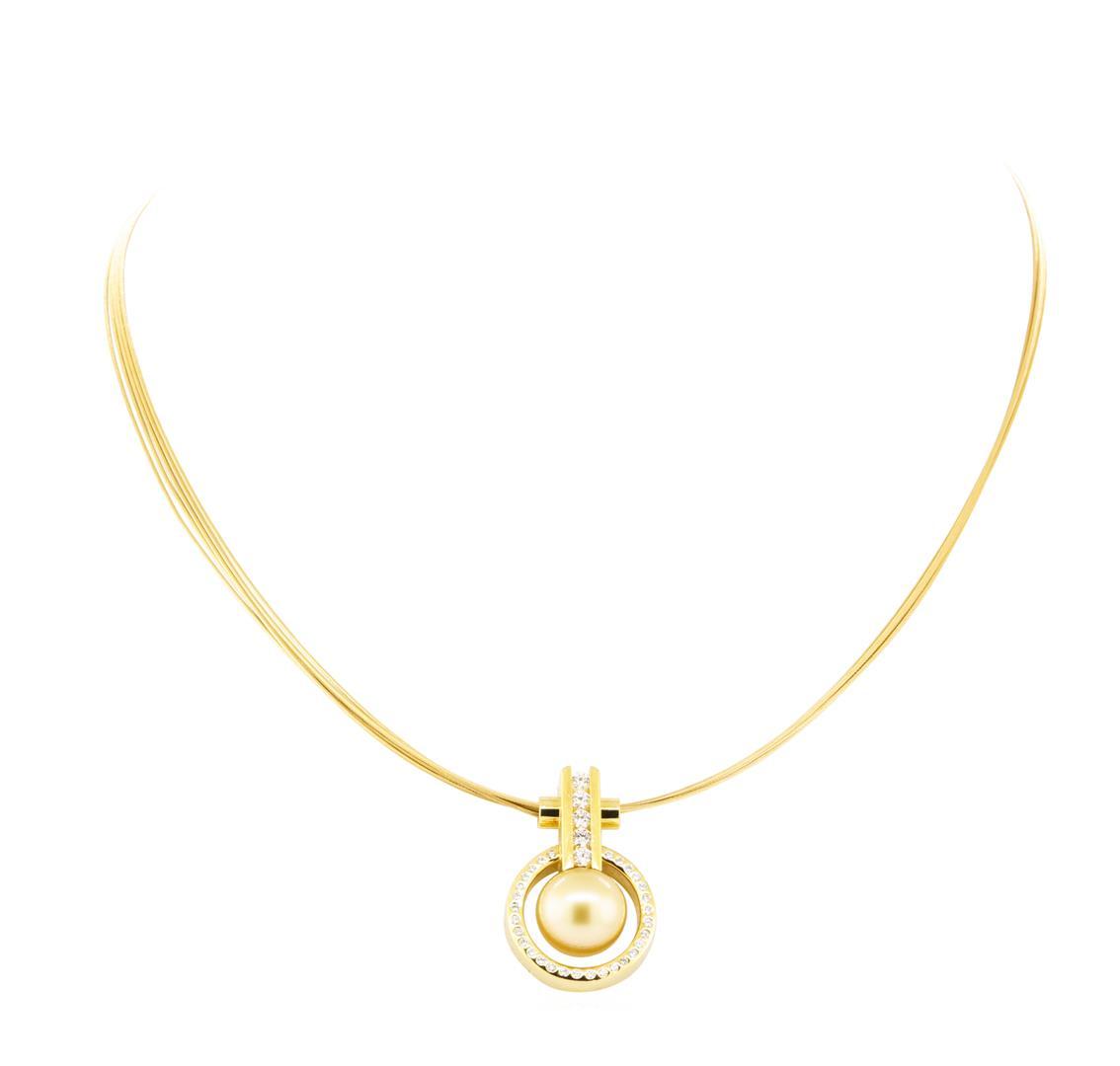 0.61 ctw Diamond and Pearl Pendant And Chain - 18KT Yellow Gold