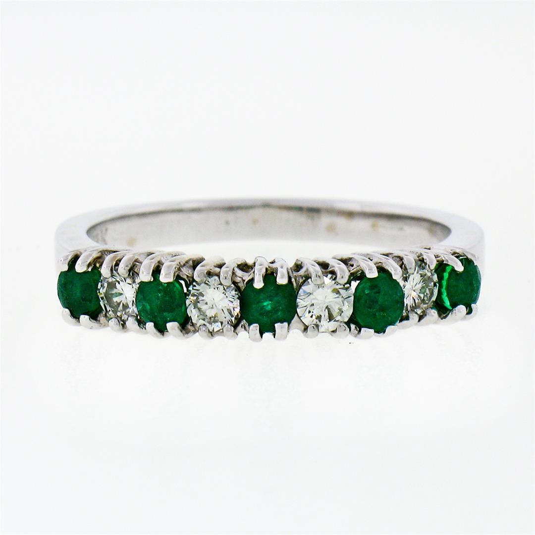 18k White Gold 1.36 ctw Alternating Round Diamond & Emerald Wedding Band Ring