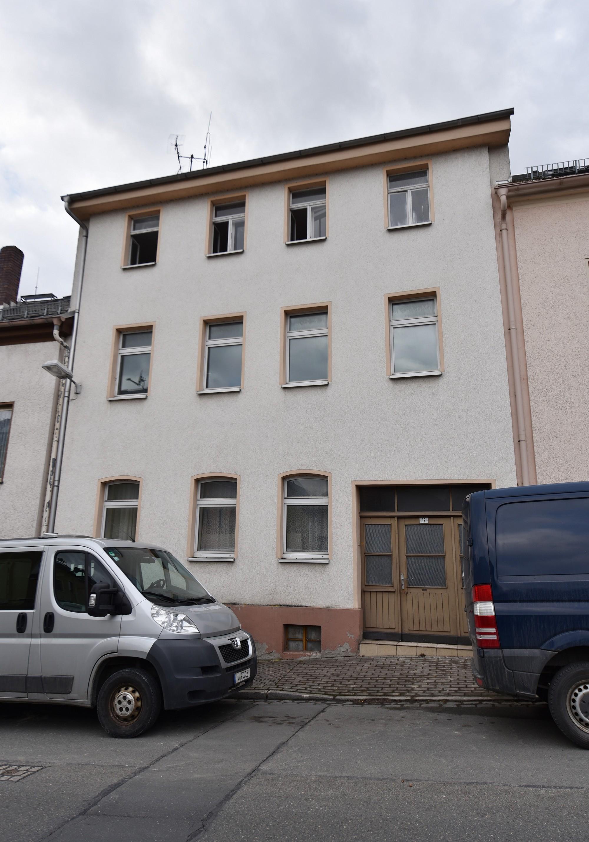 Large family home with 5 bedrooms in Pausa, Germany with granny flat - Freehold Title