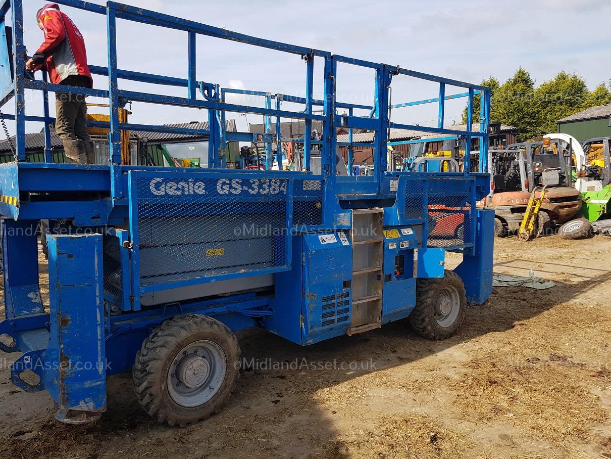 2004 GENIE GS-3384 ROUGH TERRAIN SCISSOR LIFT AUTO LEVELLING 4WD. STARTS, DRIVES AND LIFTS