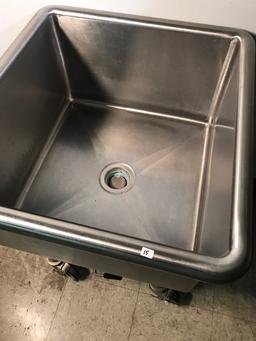 Portable soaking sink with built in drain