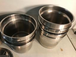 Stainless steel soup kettles with assorted lids
