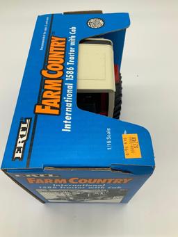 Ertl Farm Country International 1586 tractor with cab 1:16 scale