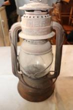 Antique railroad lantern (Nier)