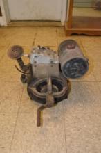 Briggs & Stratton Model A Type Number 600400 Hand Crank Antique Gas Engine