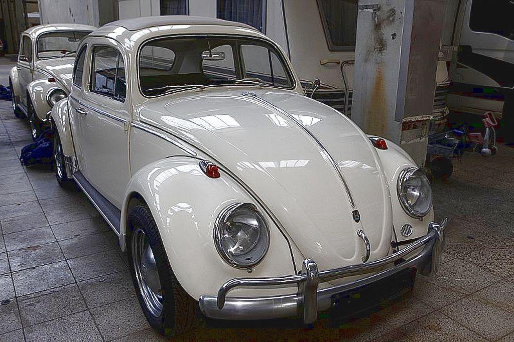 VW Beetle 1300 - with folding top