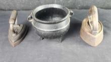 Antique A.C. Williams Co. sad Iron UDX 4 iron small cast iron pot