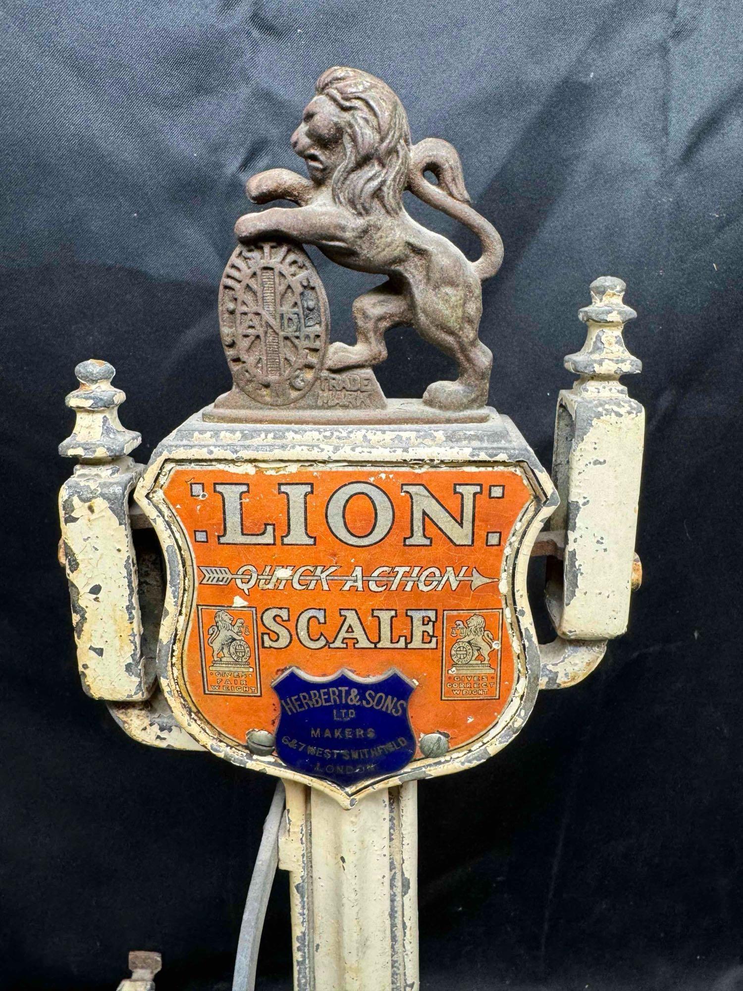 Vintage Herbert n Sons Lion Quick Action Scale