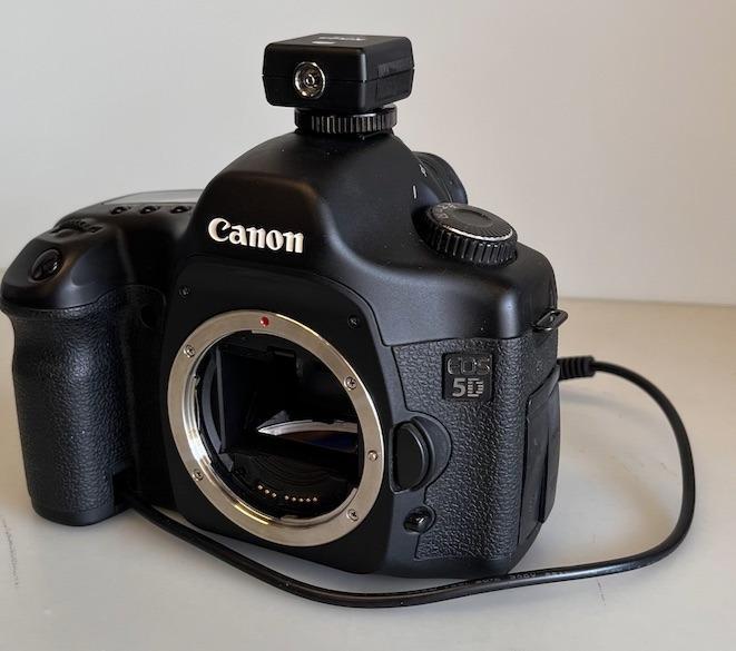 CANON EOS 5D Camera Body Only, DSLR. Works, No battery, No lens.