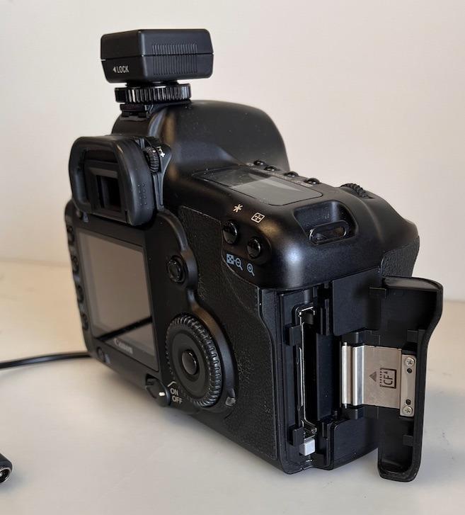 CANON EOS 5D Camera Body Only, DSLR. Works, No battery, No lens.