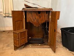 Antique New Home Sewing Machine & Wood Cabinet