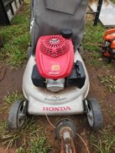 Honda self propelled mower with an extra chipping bag
