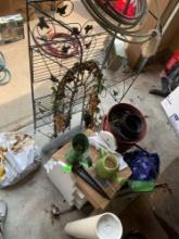 decor, posters, jugs, parts, ropes tressell