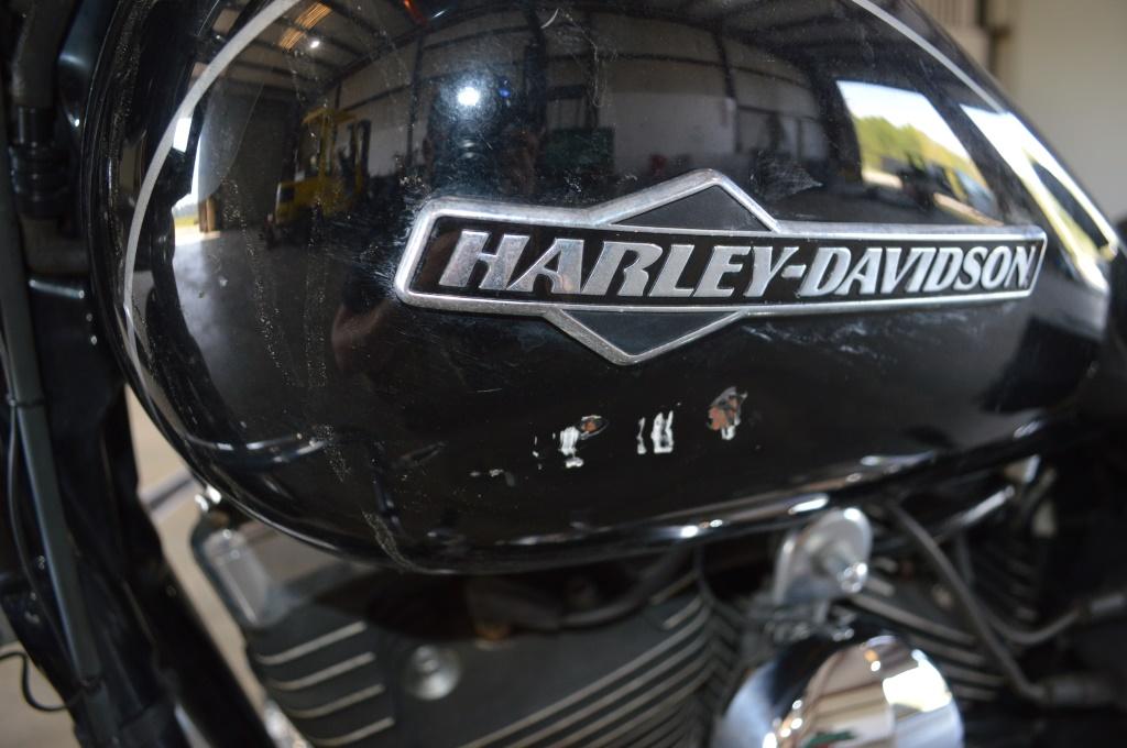 2011 Harley Davidson Dyna Super Glide (Black)