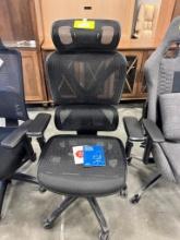 BLACK ROLLING OFFICE CHAIR