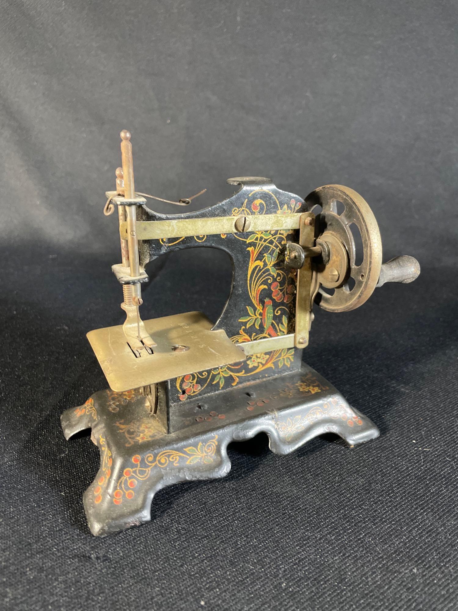Muller No.5 toy sewing machine
