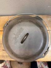 Lodge Cast Iron Pot with Lid