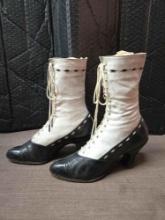Vintage women's black lace up shoes