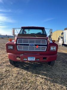 1988 Ford F-700 Diesel Truck with 6 cylinder 7.8L Engine