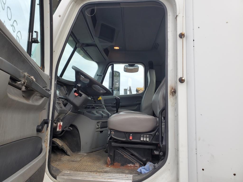 2010 Freightliner Columbia Day Cab Truck Tractor