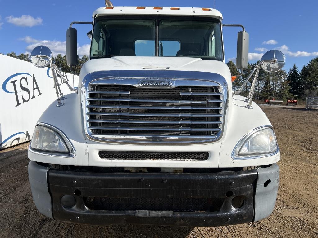 2010 Freightliner Columbia Day Cab Truck Tractor