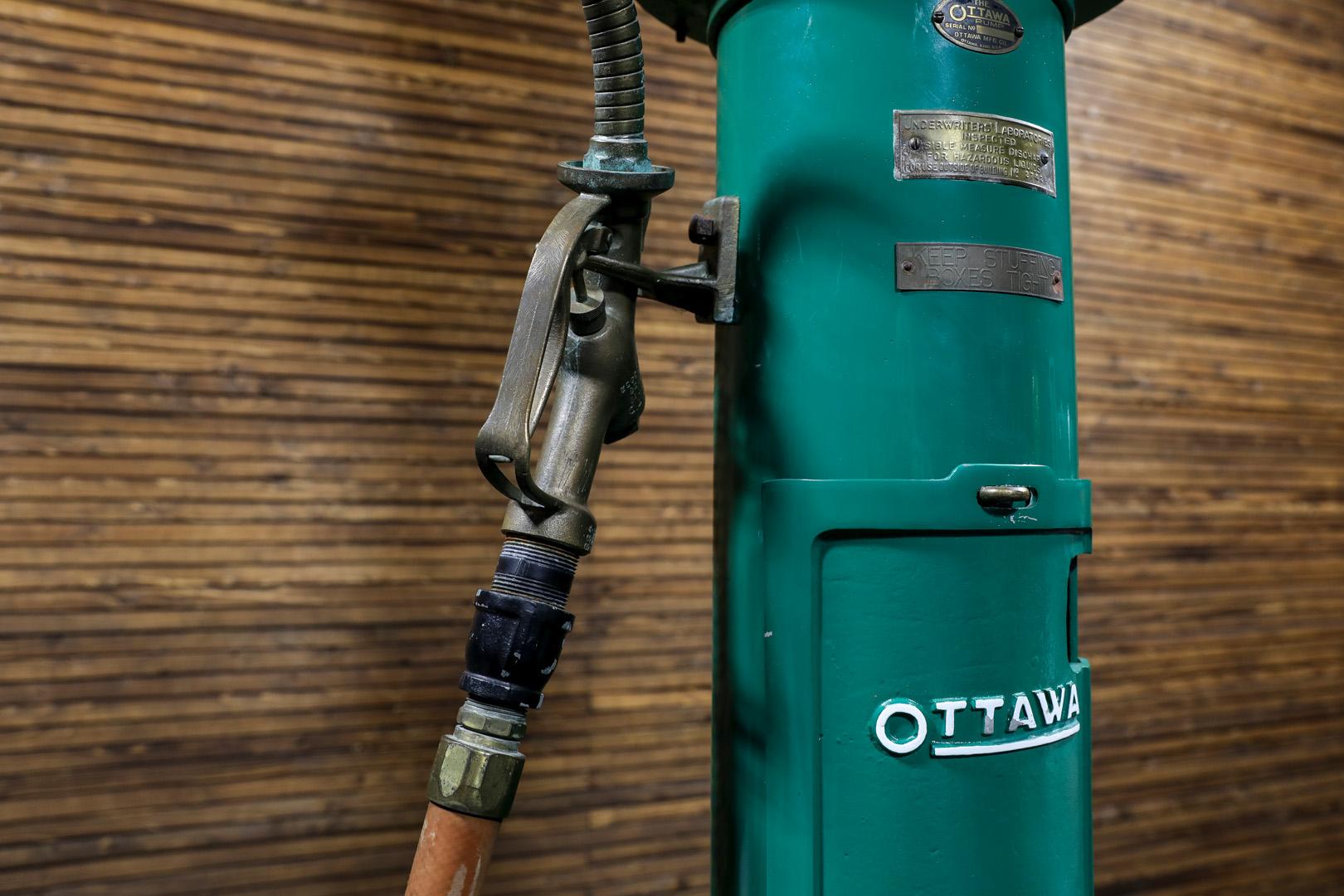 Ottawa 10-Gal. Visible Gas Pump with Sinclair Globe